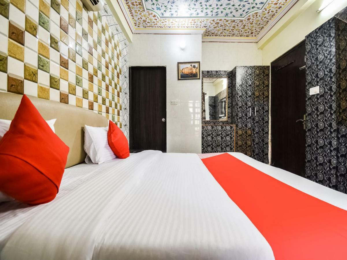 Oyo 48665 Kesar Palace Amer Eksteriør billede