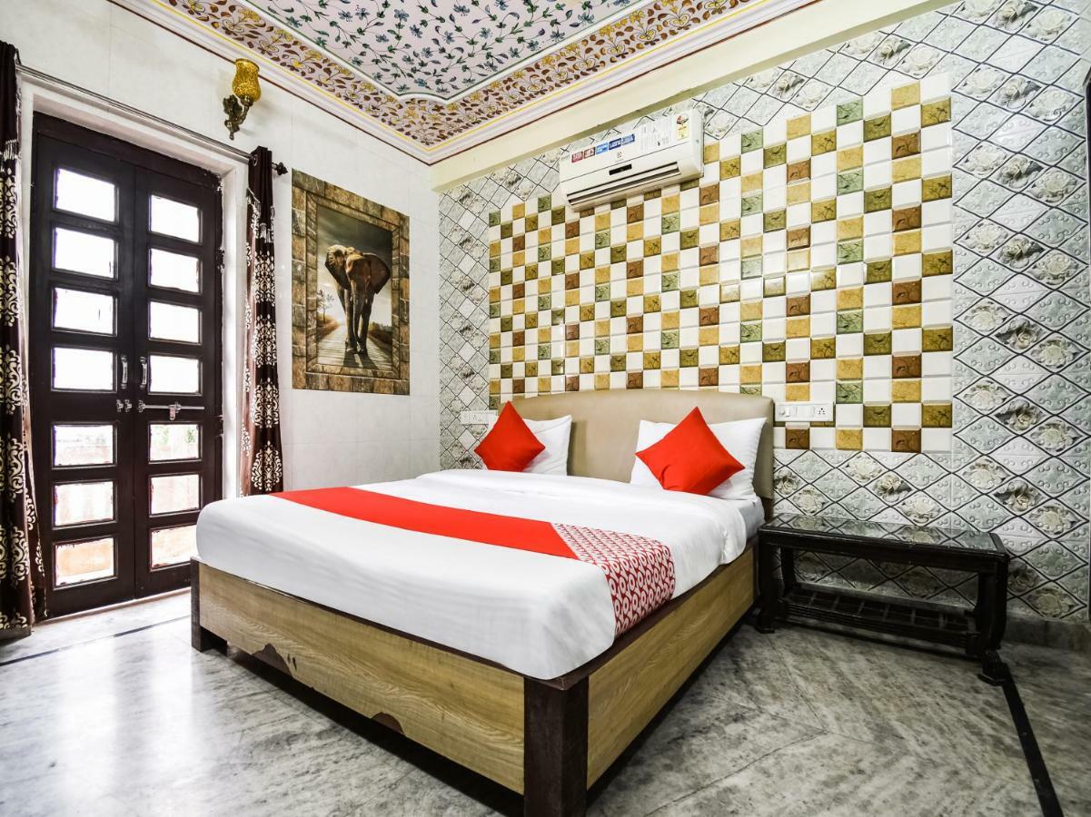 Oyo 48665 Kesar Palace Amer Eksteriør billede