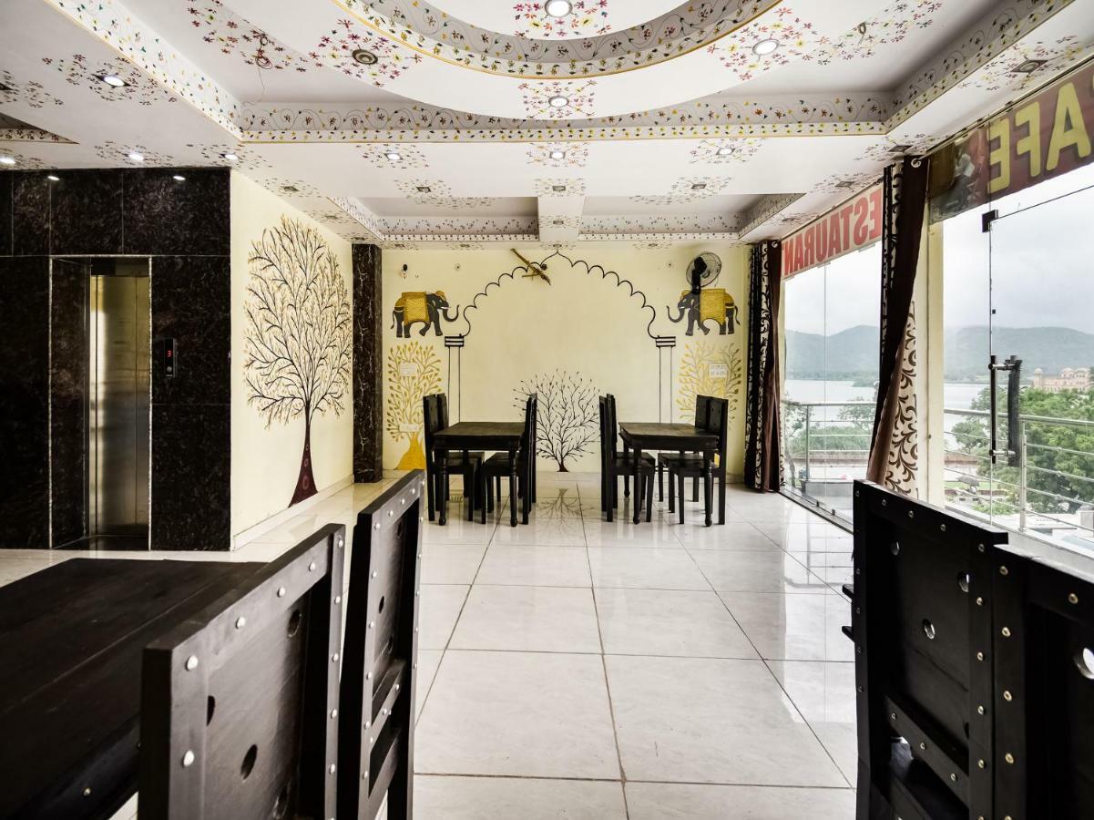 Oyo 48665 Kesar Palace Amer Eksteriør billede