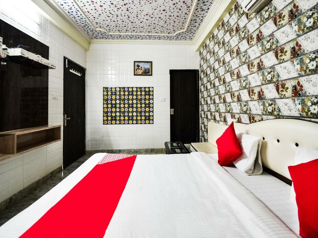 Oyo 48665 Kesar Palace Amer Eksteriør billede