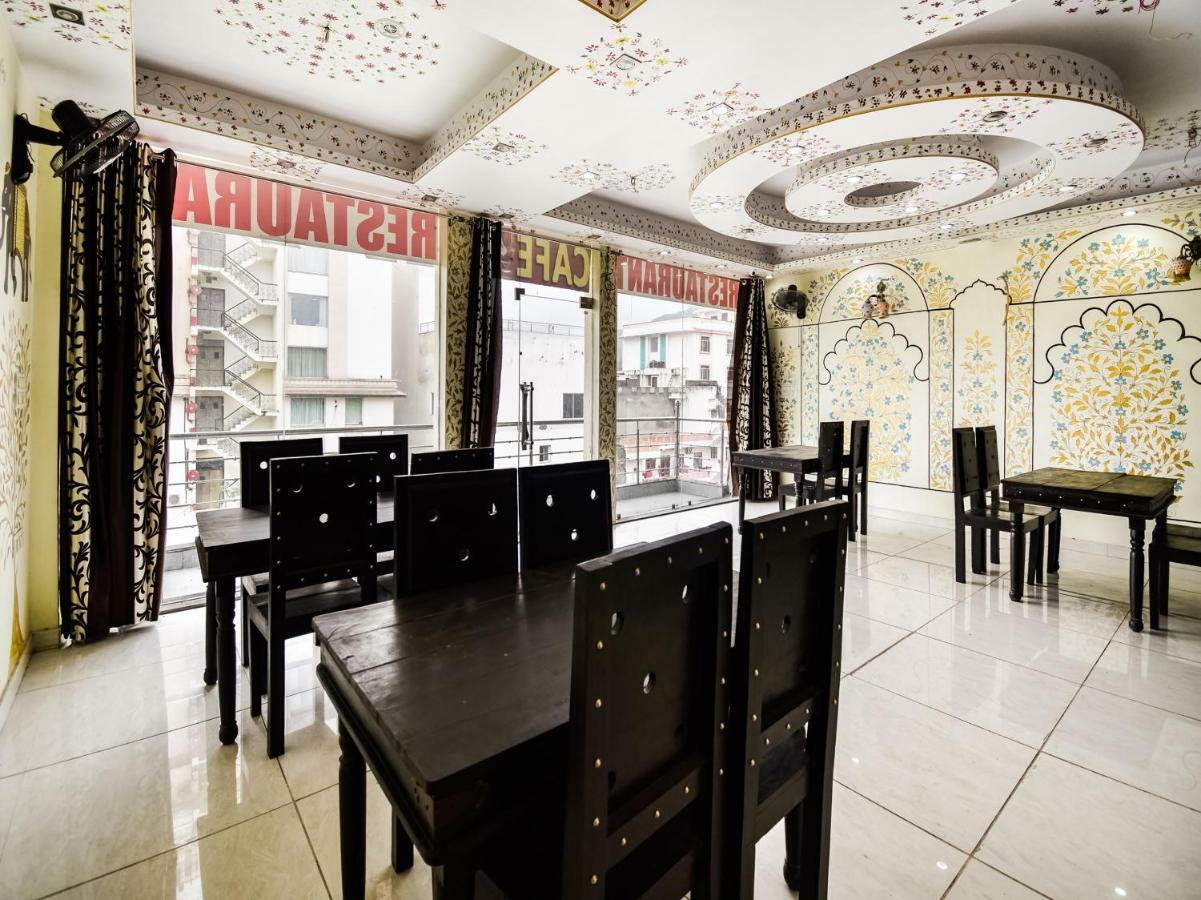 Oyo 48665 Kesar Palace Amer Eksteriør billede