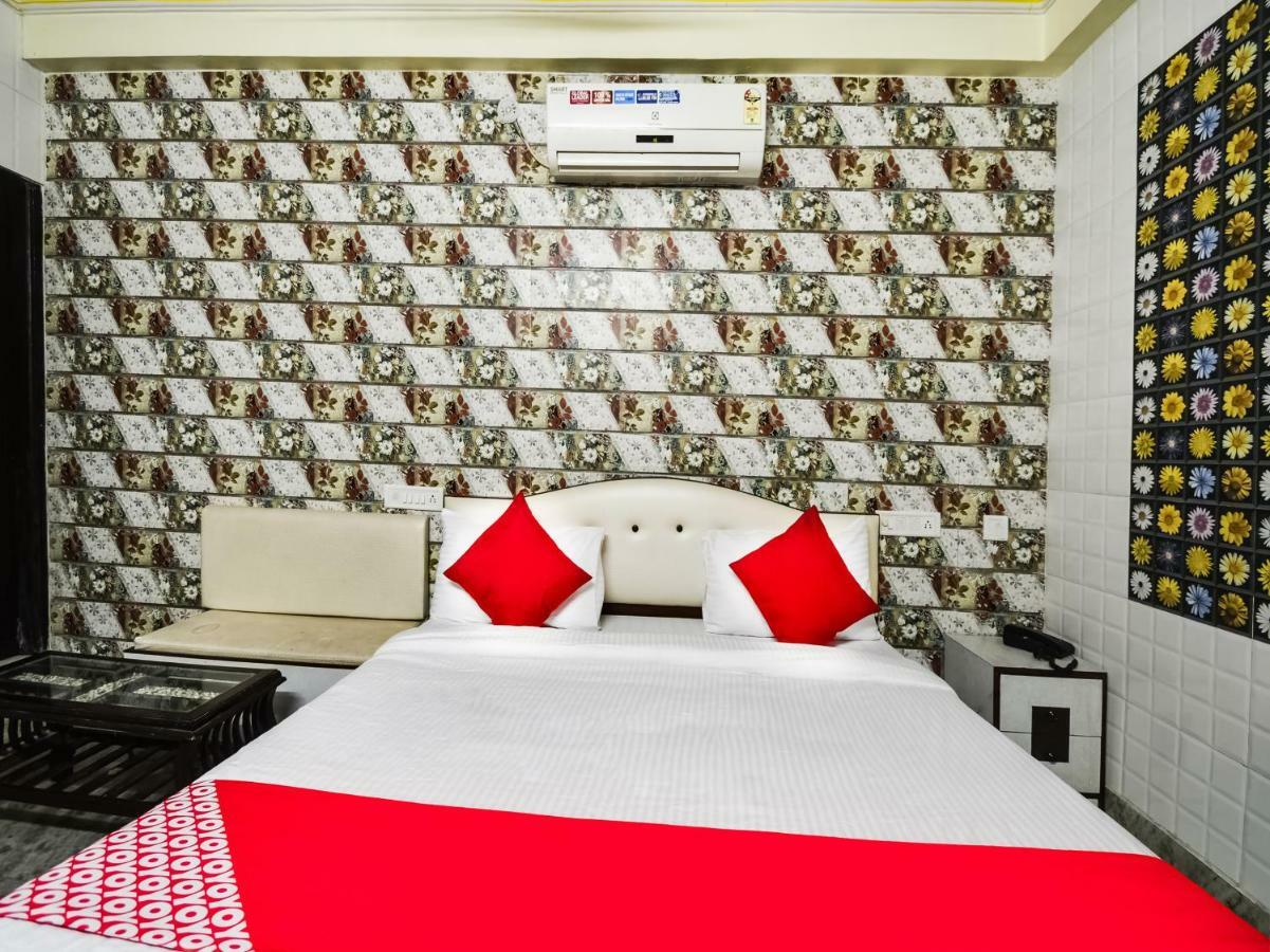 Oyo 48665 Kesar Palace Amer Eksteriør billede