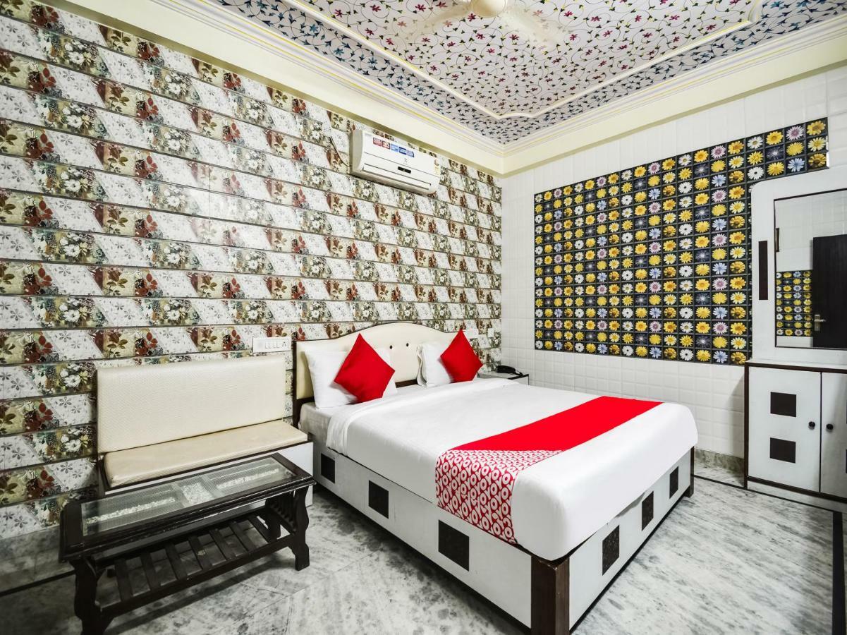 Oyo 48665 Kesar Palace Amer Eksteriør billede