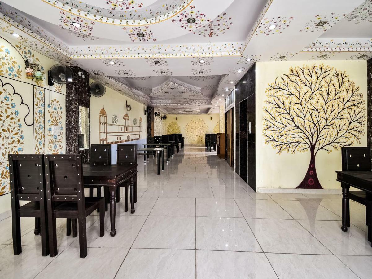 Oyo 48665 Kesar Palace Amer Eksteriør billede